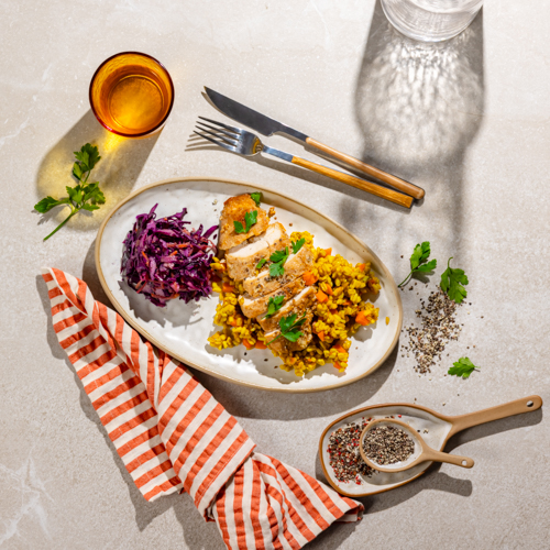 Nuggetsy z kurczaka w serowej panierce z kaszą owsianą i surówką