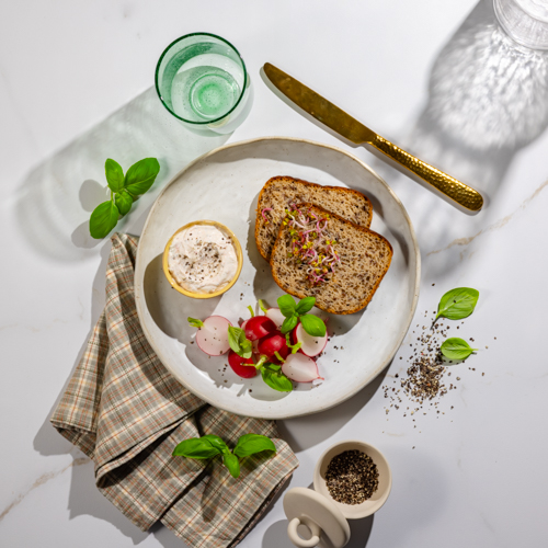 Pasta z łososia i awokado z pieczywem żytnim