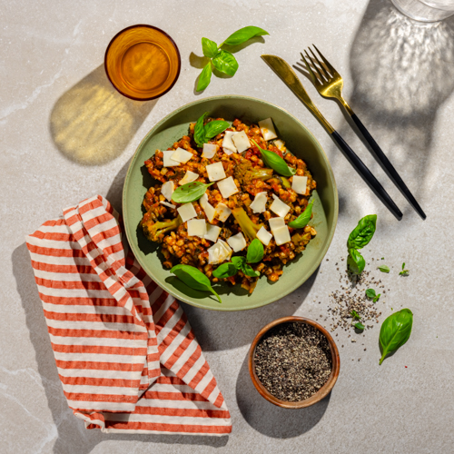 Pęczotto z brokułem, szpinakiem i płatkami parmezanu