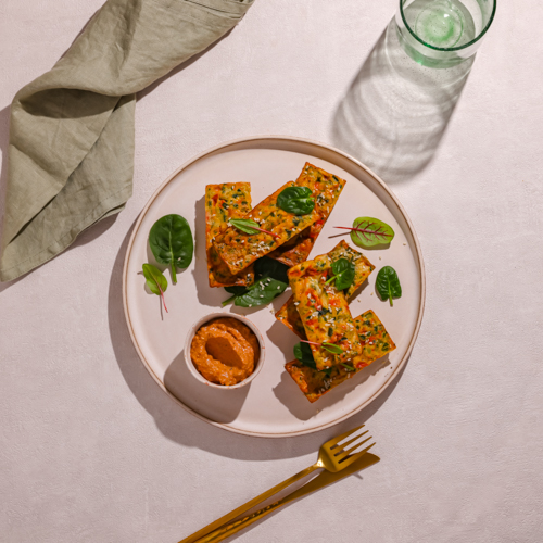 Chlebki ze szpinakiem, mozzarellą i czerwonym pesto