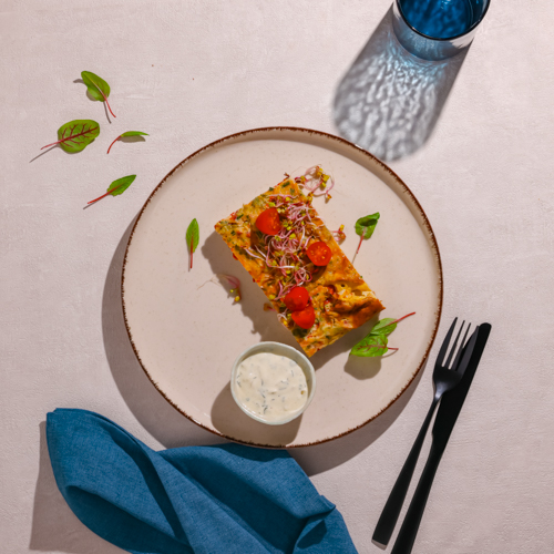 Frittata z kolorową papryką, indykiem  i sosem ranczerskim