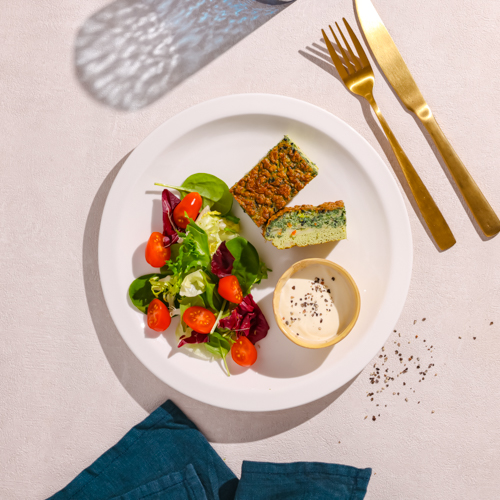 Frittata z serem żółtym, jarmużem i sosem aioli 