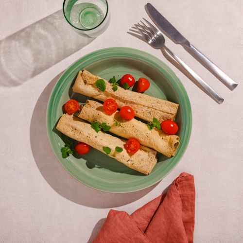 Keto naleśniki z pomidorowym farszem