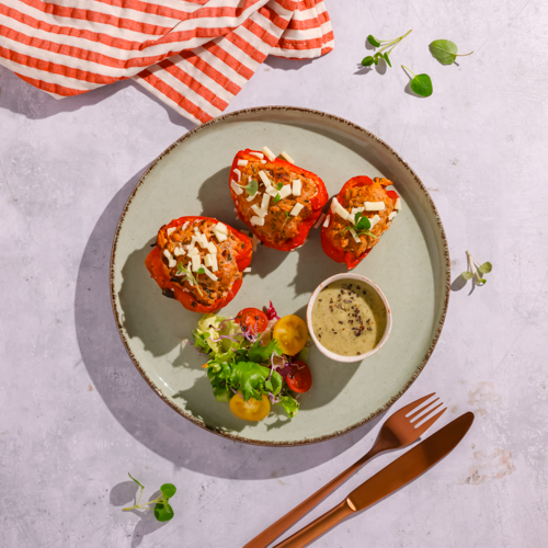 Papryka faszerowana mięsem mielonym z sosem pietruszkowym