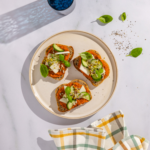 Pasta z pieczoną papryką i pieczywem żytnim 