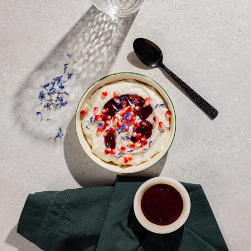 Budyń bananowy z musem z owoców leśnych