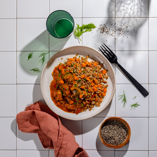 Gulasz z szynką wieprzową i kaszą gryczaną