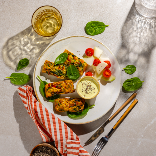 Mini chlebki ze szpinakiem, mozzarellą i dressingiem z curry