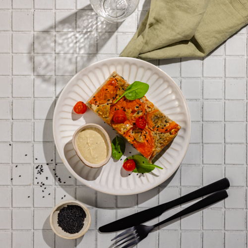 Tarta warzywna z bakłażanem i sosem musztardowo-koperkowym