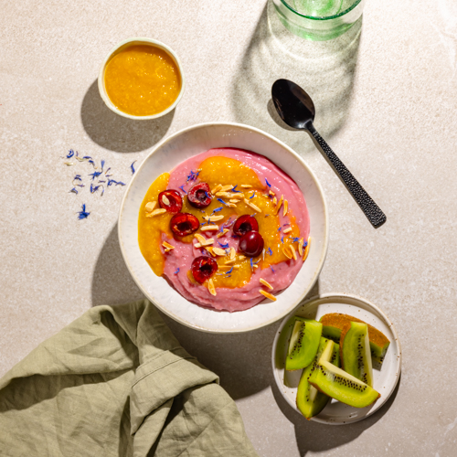Proteinowa wiśniowa ryżanka z kiwi i musem brzoskwiniowym (może zawierać pestkę)