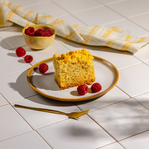 Ciasto z brzoskwinią i kruszonką (może zawierać pestkę)