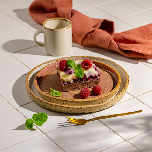 Kruche ciasto z wiśniami i białą czekoladą (może zawierać pestkę)