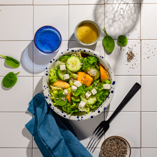 Sałatka z melonem, fetą, ogórkiem i miętowym sosem winegret