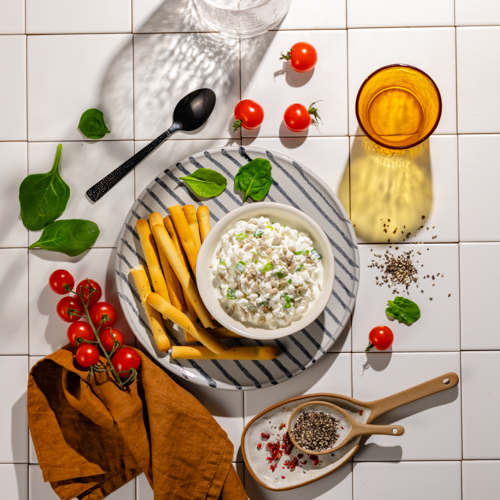 Serek wiejski z prażonym słonecznikiem i grissini