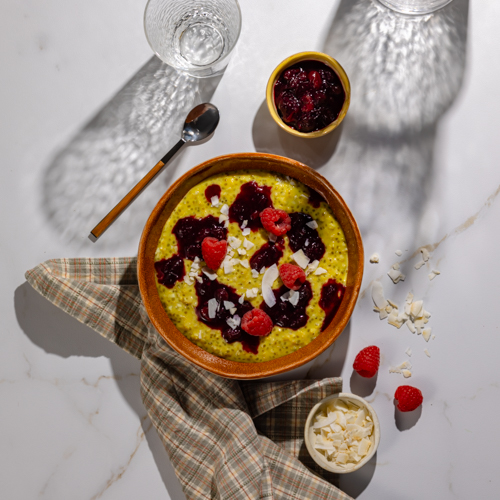 Owsianka z kardamonem z konfiturą z żurawiny i borówki amerykańskiej