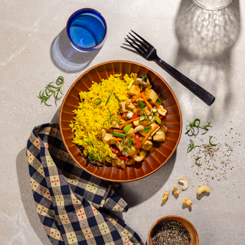 Tofu po azjatycku z kapustą pak choi, szarpanymi boczniakami i ryżem basmati