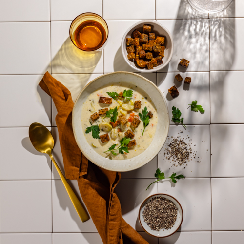 Zupa brukselkowa z ziemniakami i żytnimi grzankami