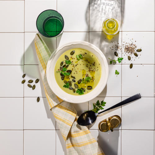 Wegański krem z pietruszki z nutą bazylii