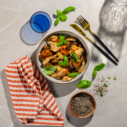 Risotto pomidorowe z grillowanymi warzywami i indykiem